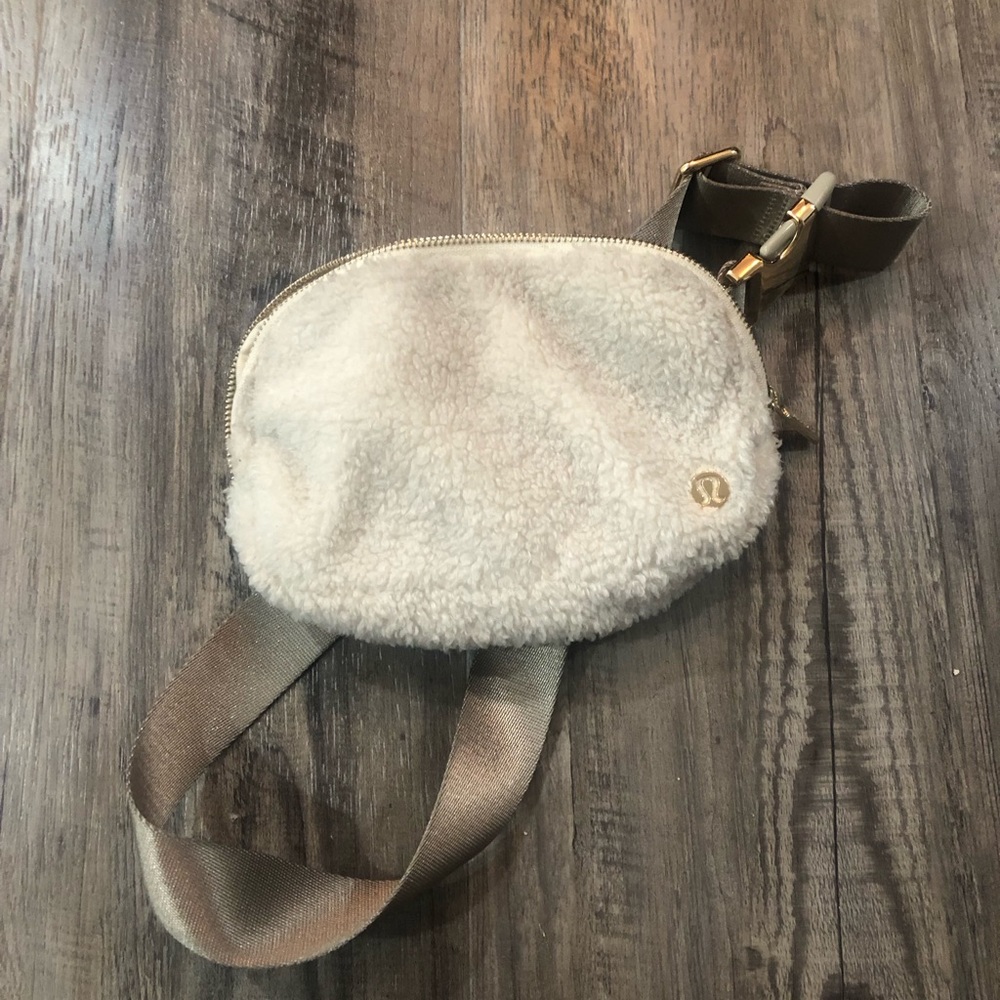 Lululemon Sherpa/fleece 1l belt bag